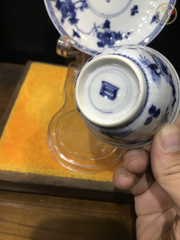 古玩陶瓷花卉紋青花杯盤真品鑒賞圖