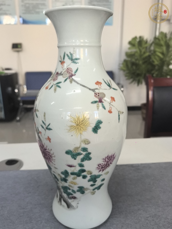 古玩陶瓷粉彩花卉瓶真品鑒賞圖