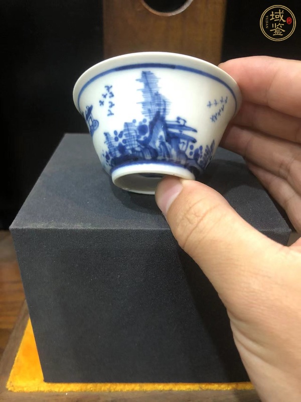 古玩陶瓷人物山水紋青花杯真品鑒賞圖