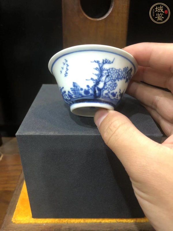 古玩陶瓷人物山水紋青花杯真品鑒賞圖