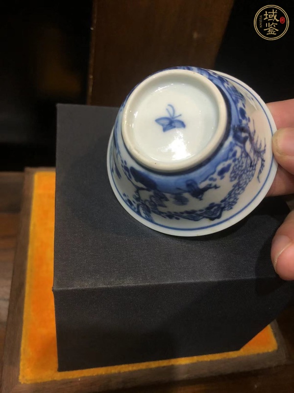 古玩陶瓷人物山水紋青花杯真品鑒賞圖