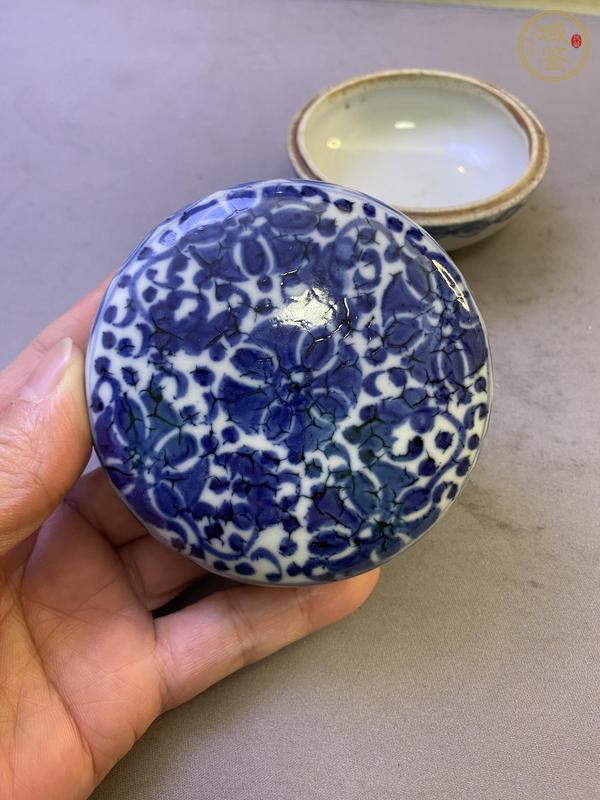 古玩陶瓷青花花卉蓋盒真品鑒賞圖