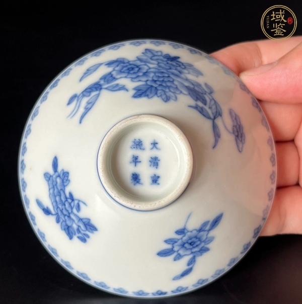 古玩陶瓷花卉紋青花碗真品鑒賞圖