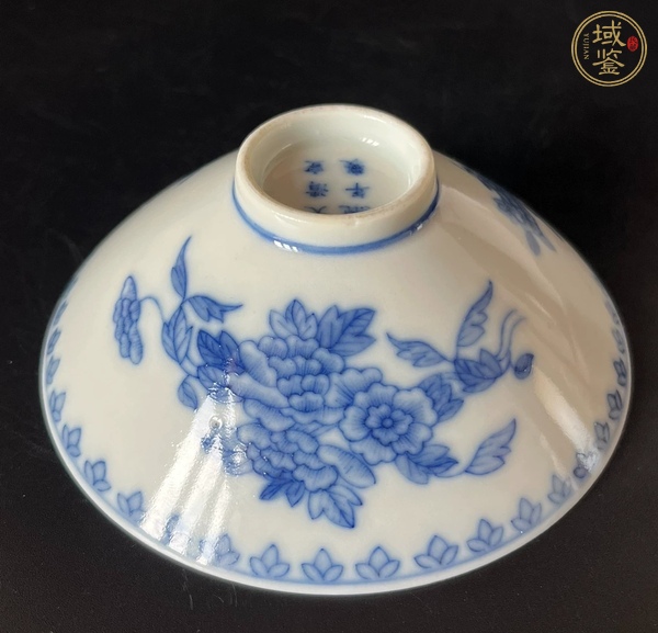 古玩陶瓷花卉紋青花碗真品鑒賞圖