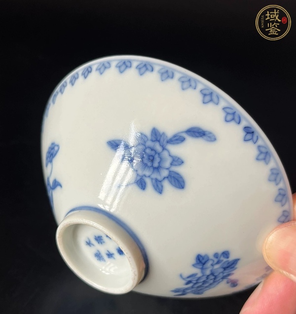 古玩陶瓷花卉紋青花碗真品鑒賞圖