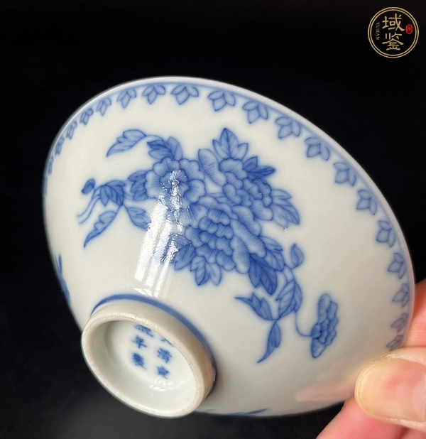 古玩陶瓷花卉紋青花碗真品鑒賞圖