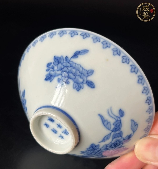 古玩陶瓷花卉紋青花碗真品鑒賞圖