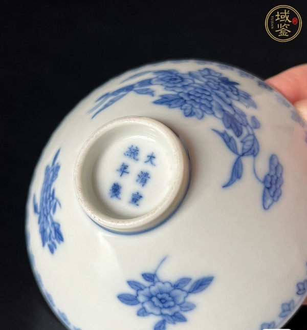 古玩陶瓷花卉紋青花碗真品鑒賞圖