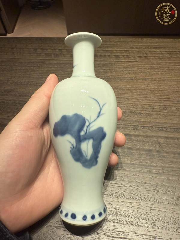 古玩陶瓷花卉紋青花瓶真品鑒賞圖