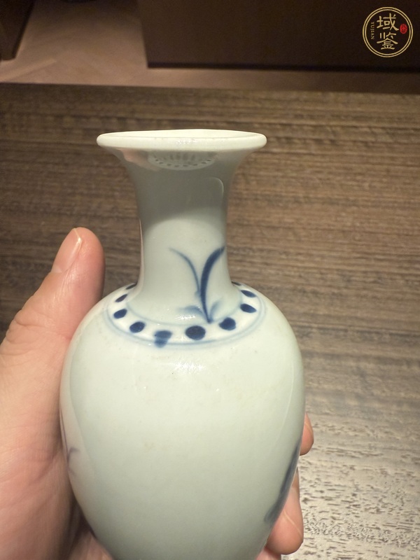 古玩陶瓷花卉紋青花瓶真品鑒賞圖