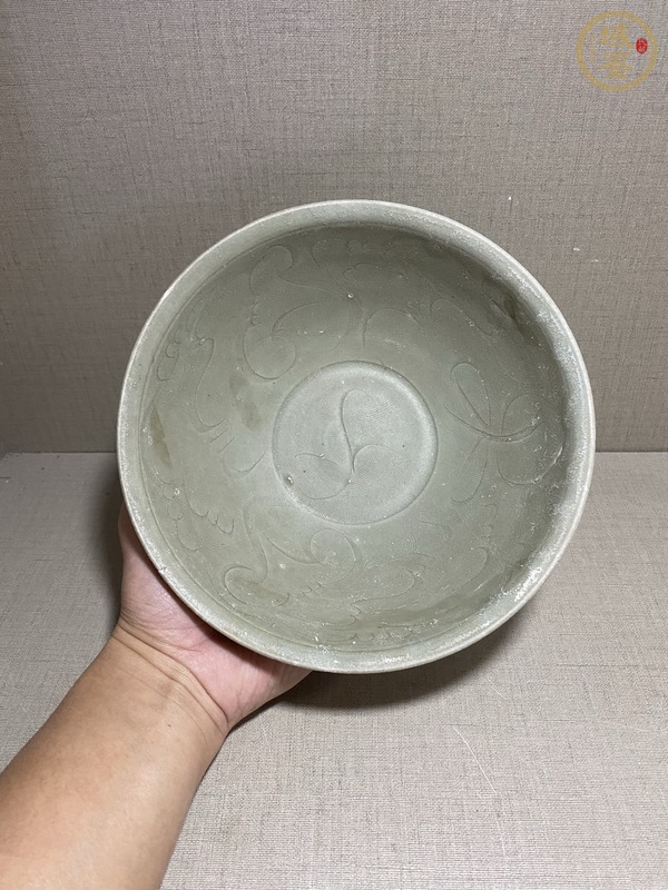 古玩陶瓷金村窯青瓷刻花卉紋碗真品鑒賞圖