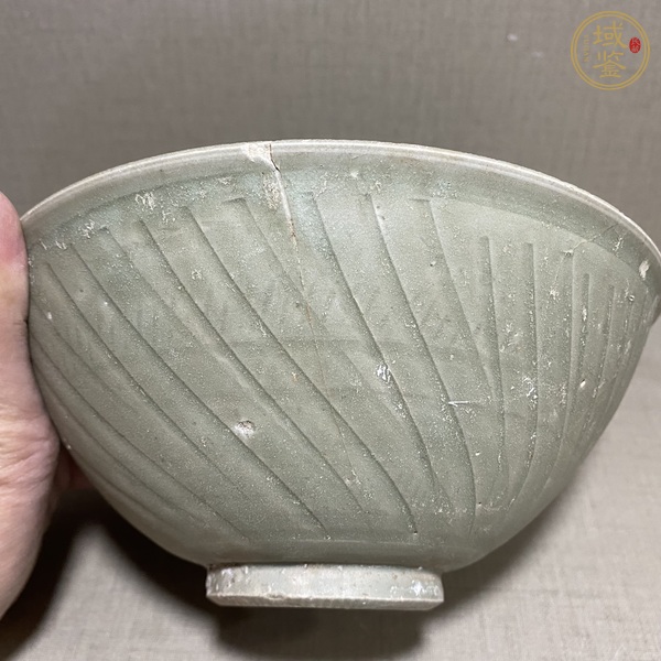 古玩陶瓷金村窯青瓷刻花卉紋碗真品鑒賞圖