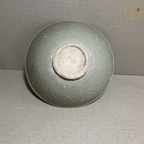 古玩陶瓷金村窯青瓷刻花卉紋碗真品鑒賞圖