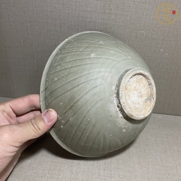 古玩陶瓷金村窯青瓷刻花卉紋碗真品鑒賞圖