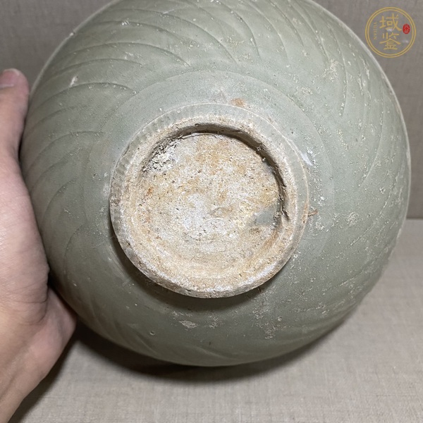 古玩陶瓷金村窯青瓷刻花卉紋碗真品鑒賞圖