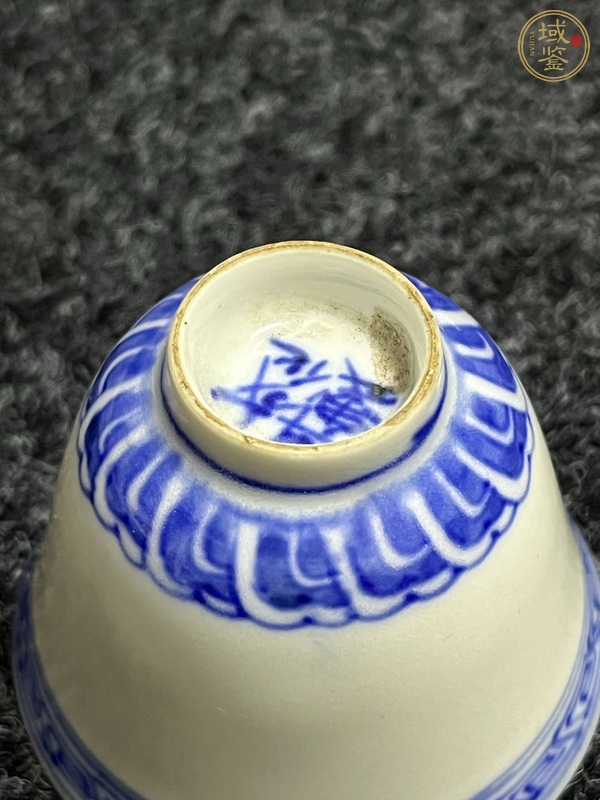 古玩陶瓷日本明治青花仰蓮紋仰鐘杯真品鑒賞圖