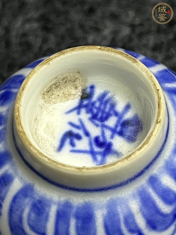 古玩陶瓷日本明治青花仰蓮紋仰鐘杯真品鑒賞圖