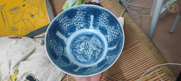 古玩陶瓷青花花卉紋茶碗真品鑒賞圖