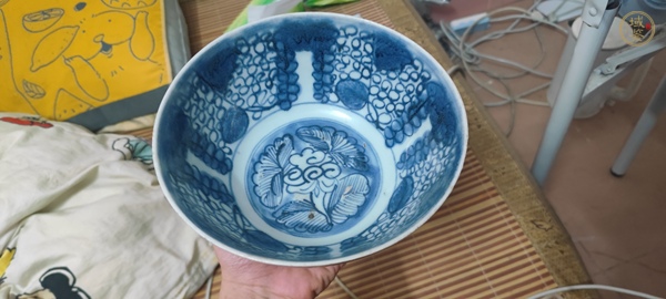 古玩陶瓷青花花卉紋茶碗真品鑒賞圖