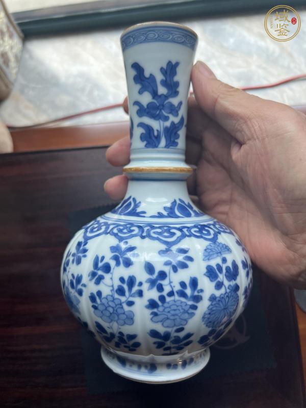 古玩陶瓷青花花卉紋瓜棱瓶真品鑒賞圖