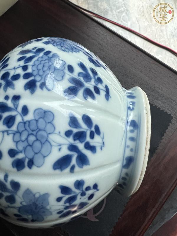 古玩陶瓷青花花卉紋瓜棱瓶真品鑒賞圖