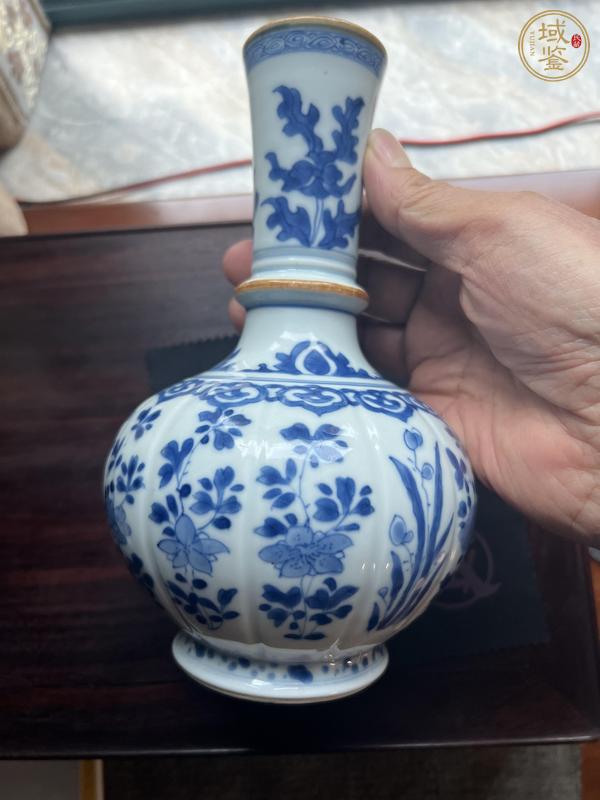 古玩陶瓷青花花卉紋瓜棱瓶真品鑒賞圖