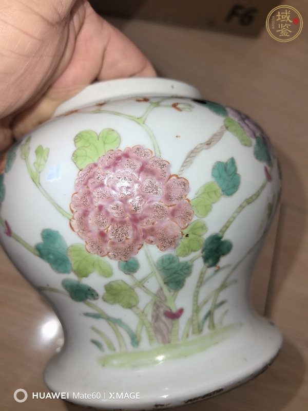 古玩陶瓷粉彩花卉紋蓋罐真品鑒賞圖