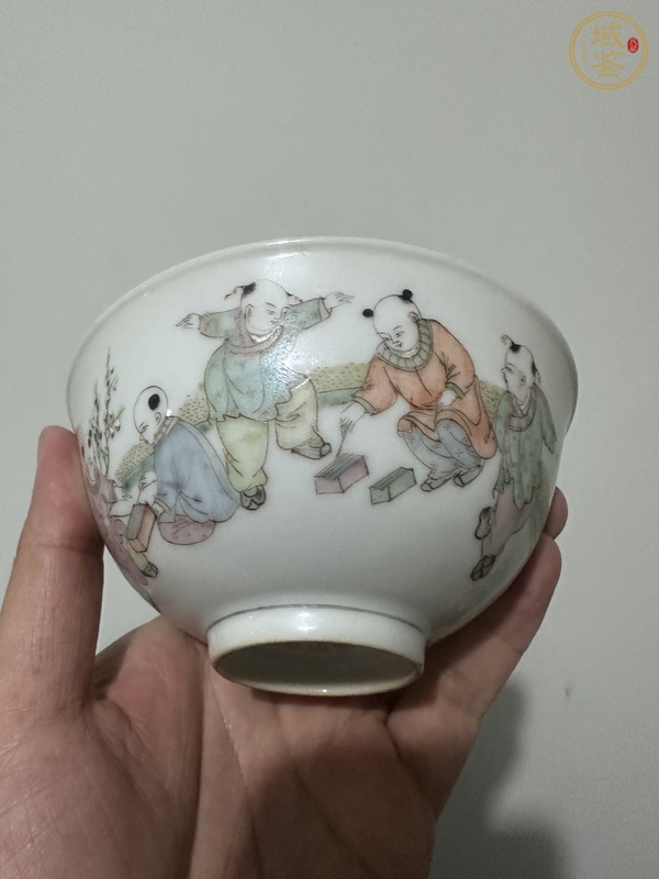 古玩陶瓷粉彩嬰戲圖茶碗真品鑒賞圖