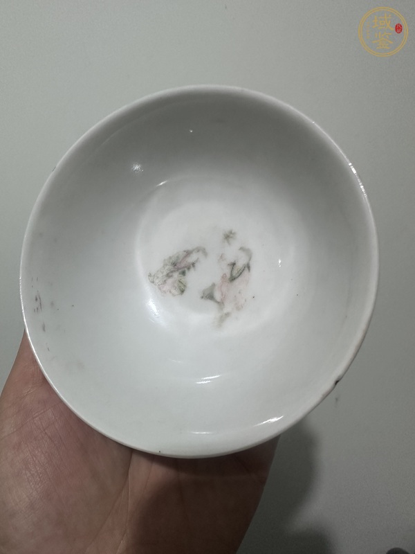 古玩陶瓷粉彩嬰戲圖茶碗真品鑒賞圖