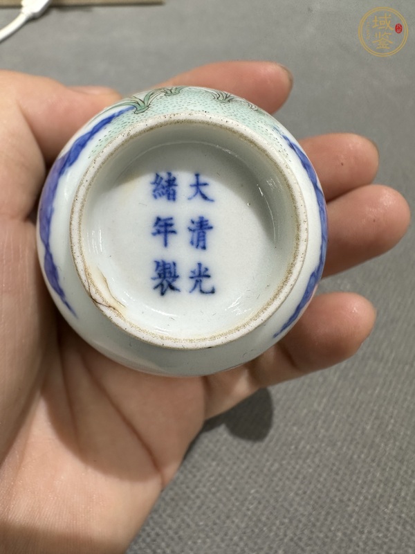 古玩陶瓷青花加彩花卉杯真品鑒賞圖