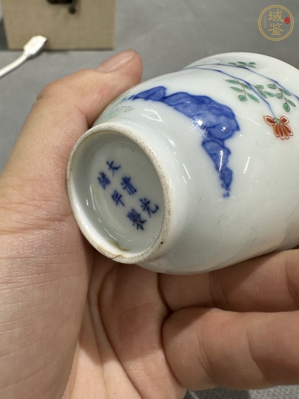 古玩陶瓷青花加彩花卉杯真品鑒賞圖