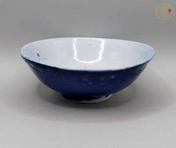 古玩陶瓷藍(lán)釉茶碗真品鑒賞圖