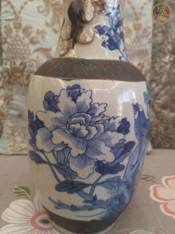 古玩陶瓷哥釉青花花鳥(niǎo)雙耳瓶真品鑒賞圖