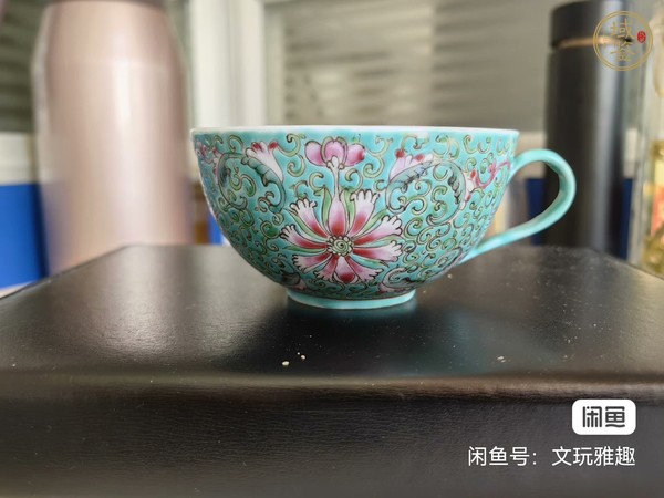 古玩陶瓷松石粉彩花卉紋把杯真品鑒賞圖