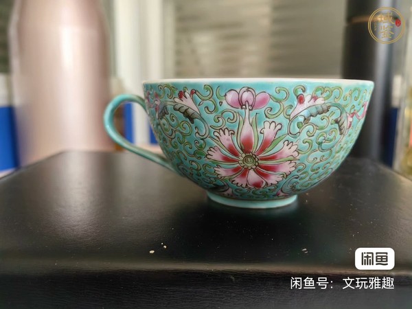 古玩陶瓷松石粉彩花卉紋把杯真品鑒賞圖