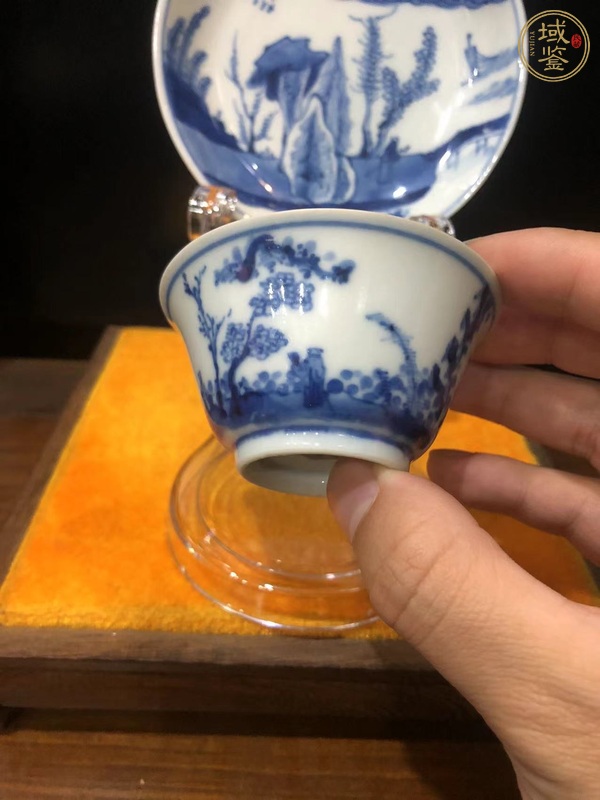 古玩陶瓷山水紋青花杯盤真品鑒賞圖