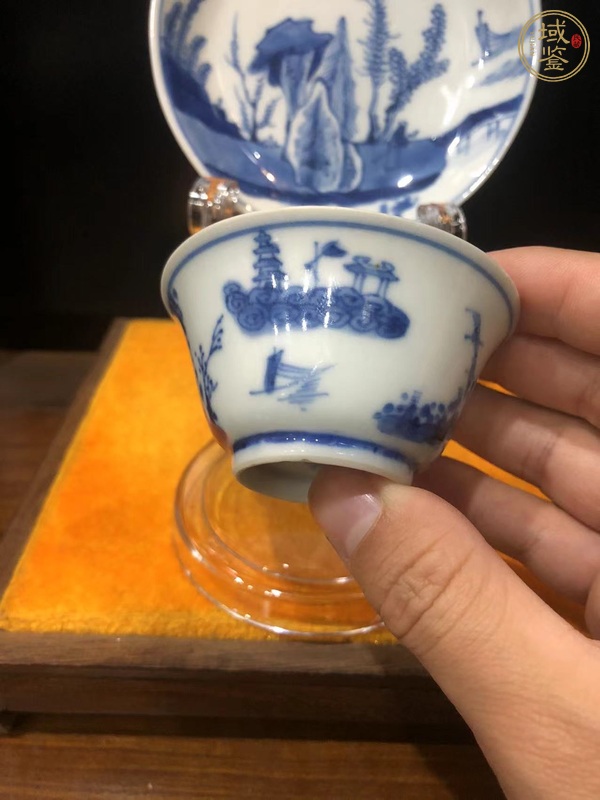 古玩陶瓷山水紋青花杯盤真品鑒賞圖