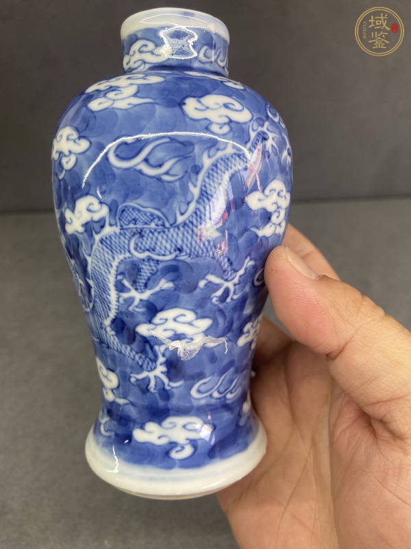 古玩陶瓷龍紋青花瓶真品鑒賞圖