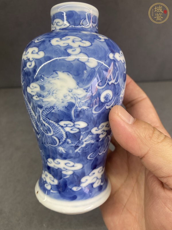 古玩陶瓷龍紋青花瓶真品鑒賞圖