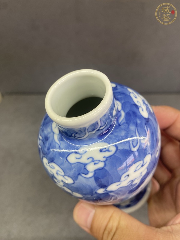 古玩陶瓷龍紋青花瓶真品鑒賞圖