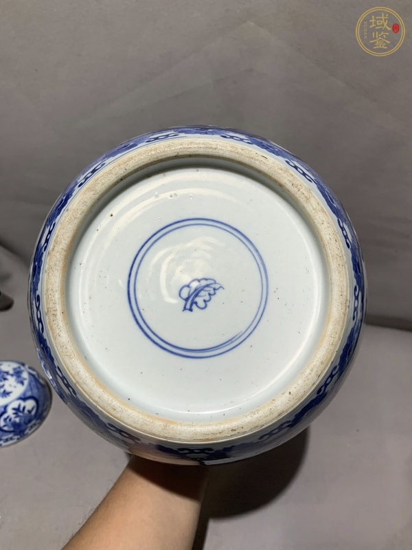 古玩陶瓷青花錦地開窗花鳥大罐真品鑒賞圖