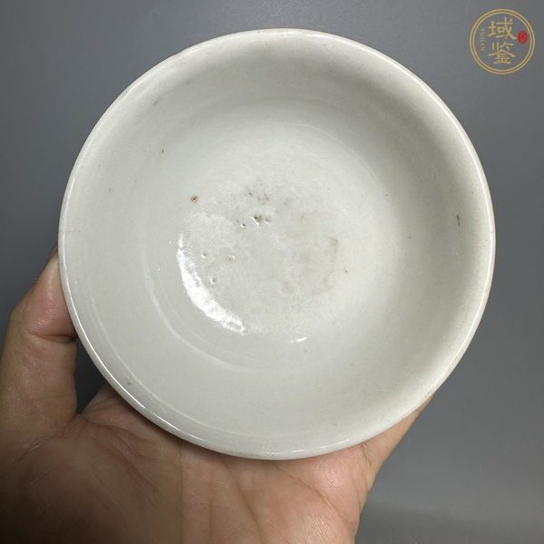 古玩陶瓷粉彩云龍紋茶碗真品鑒賞圖