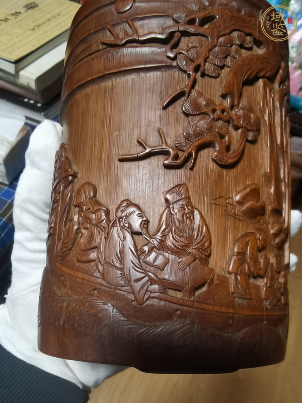 古玩雜項(xiàng)竹雕筆筒真品鑒賞圖