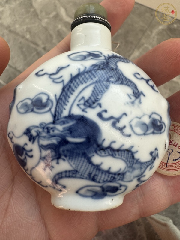 古玩陶瓷晚清青花龍紋鼻煙壺真品鑒賞圖