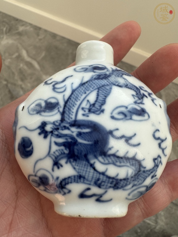 古玩陶瓷晚清青花龍紋鼻煙壺真品鑒賞圖