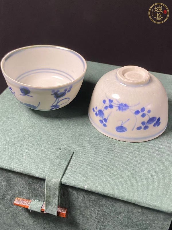 古玩陶瓷日本青花花卉紋杯2只真品鑒賞圖