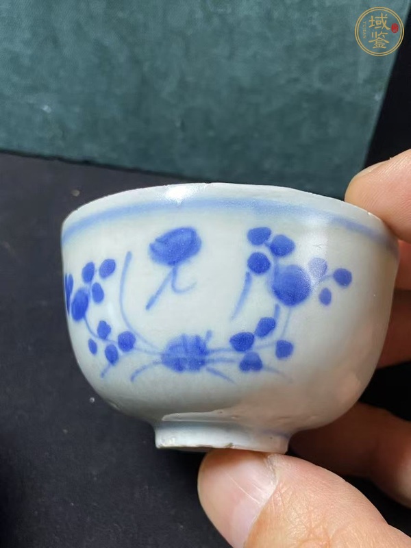 古玩陶瓷日本青花花卉紋杯2只真品鑒賞圖