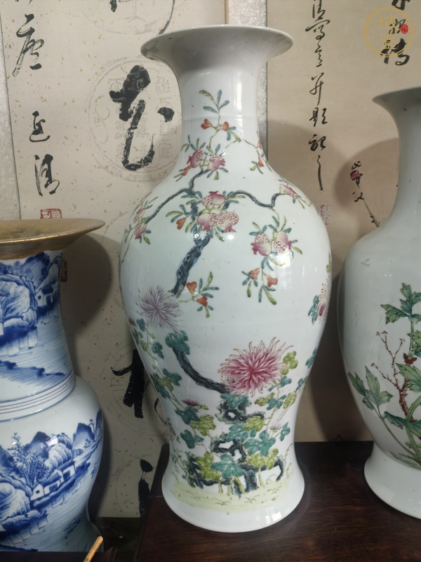 古玩陶瓷粉彩石榴紋觀音瓶真品鑒賞圖