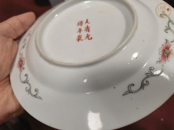 古玩陶瓷百花不落地粉彩盤真品鑒賞圖