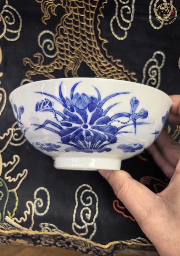 古玩陶瓷青花滿池矯紋茶碗真品鑒賞圖